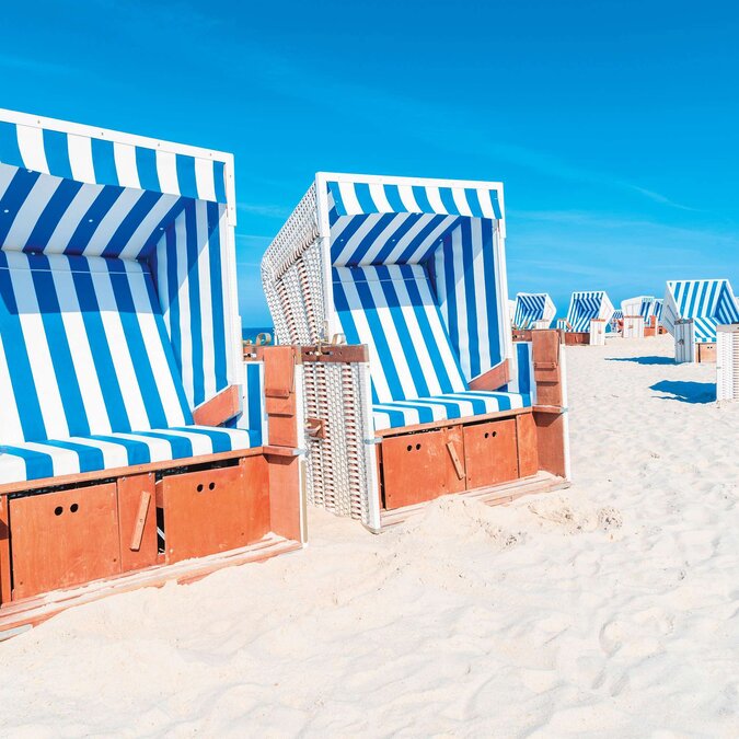 Liegestühle am Strand von Kampen | © Shutterstock 618129992
