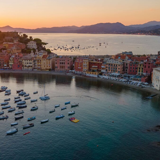 Sestri Levante im Sommer | © Shutterstock 2154205351